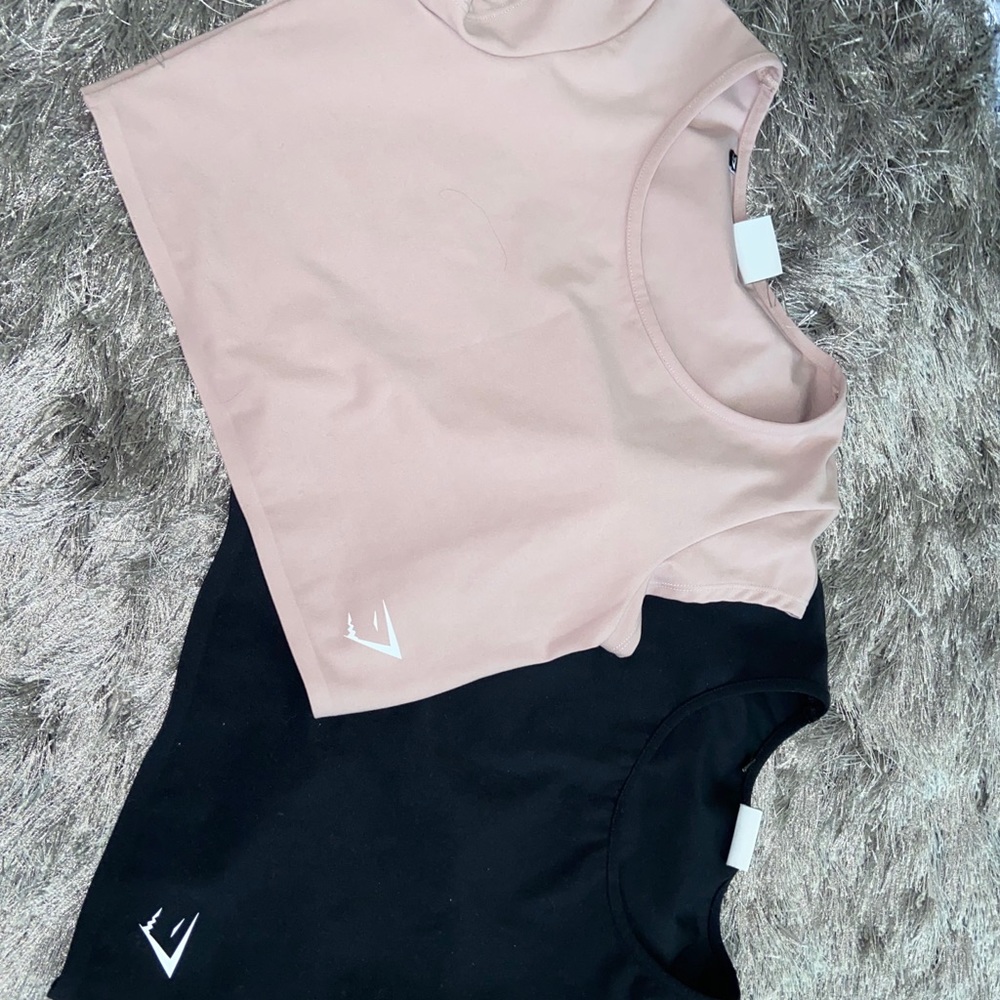2 gymshark croptops